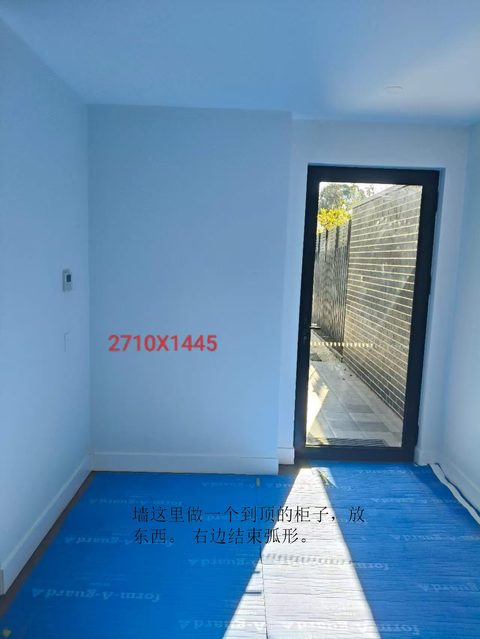 房间_墙这里做一个到顶的柜子，放东西。 右边结束弧形。用小暑